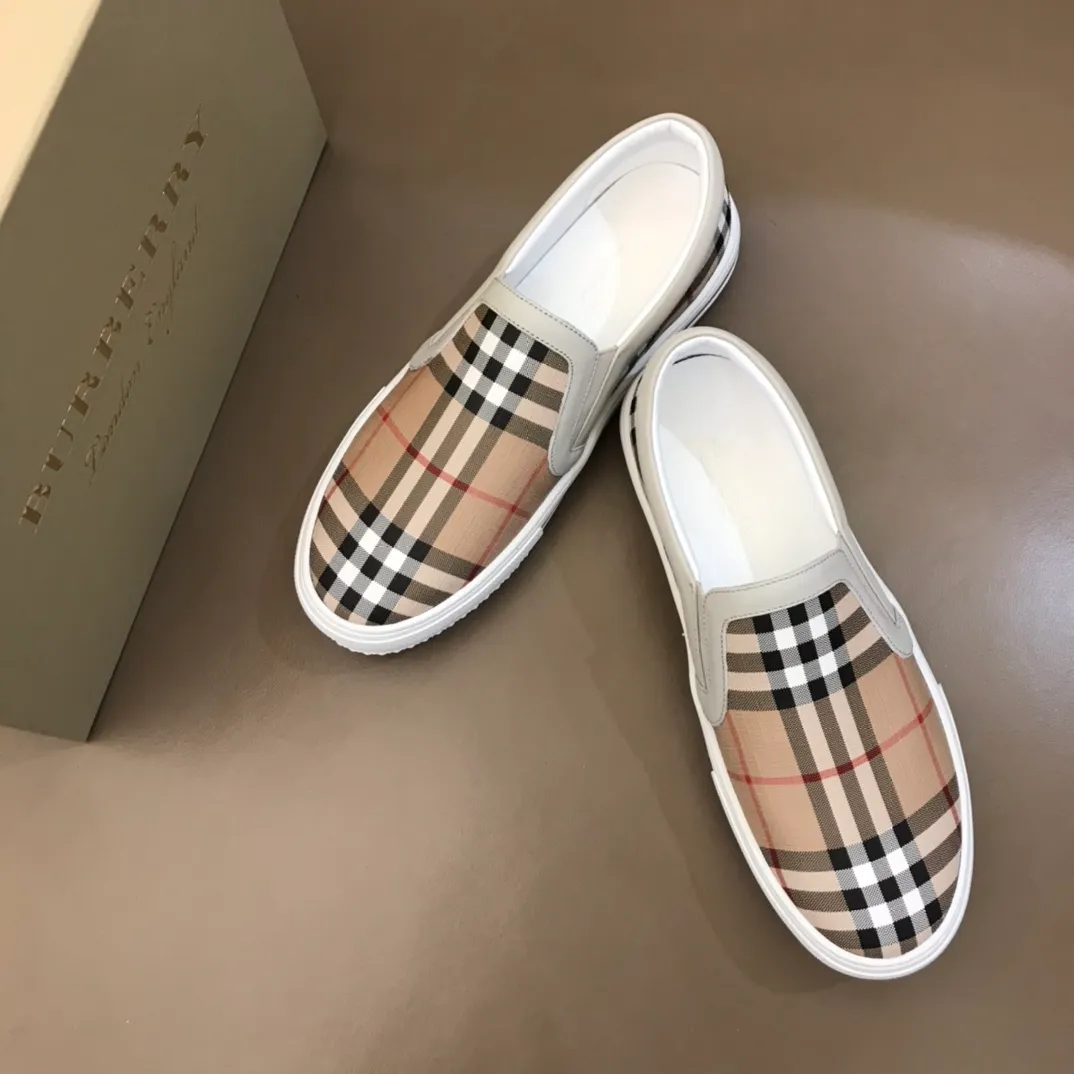 ◾️▫️B’s new spring and summer product, men’s classic low-top sneakers, are reinterpreted with vintage plaid and suede materials, and decorated with a new brand logo. First-layer cowhide lining, embossed Burberry logo on the heel, and original TPU outsole!  P340 Yuan Size: 38-44